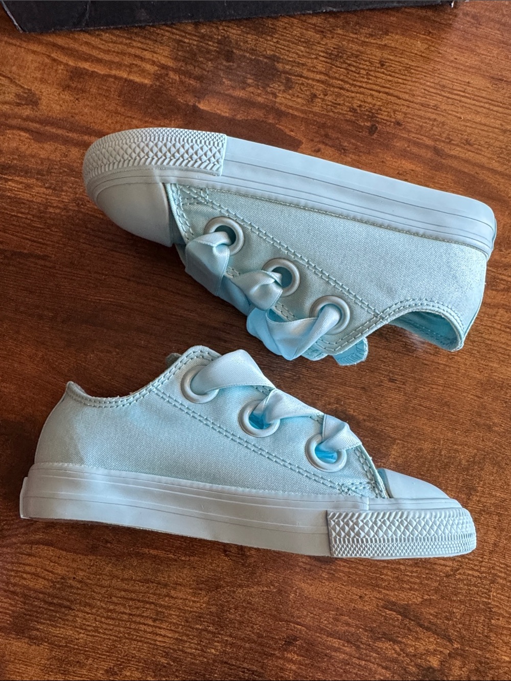 Blue Ribbon Converse - Picture 5 of 9